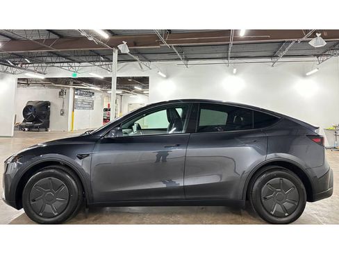 Used 2026 Tesla Model Y AWD image 8