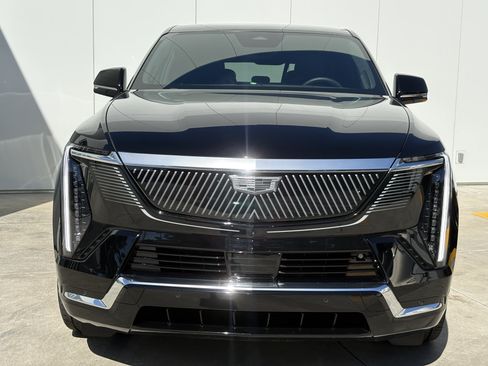 Certified 2025 Cadillac Escalade IQ Luxury 2 w/ LPO, Premium Carpet Package AWD/4WD image 3