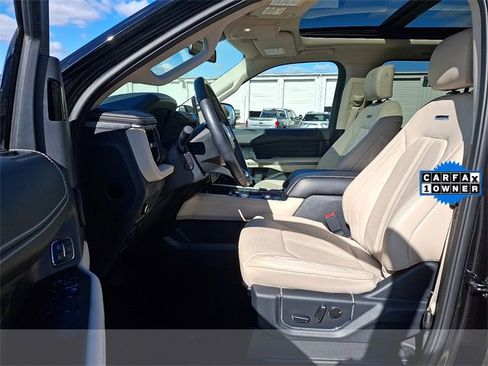 Used 2024 Ford Expedition Platinum image 13