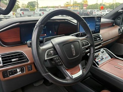 Used 2024 Lincoln Navigator L Reserve AWD/4WD image 4