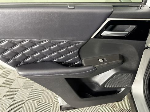 Used 2024 Mitsubishi Outlander SEL Black Edition image 25