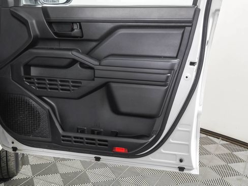 Used 2024 Toyota Tacoma SR RWD image 41