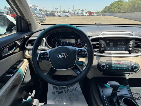 Used 2020 Kia Sorento LX FWD image 20