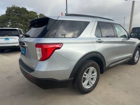 Used 2020 Ford Explorer XLT w/ Equipment Group 202A AWD/4WD image 8