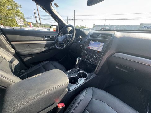 Used 2018 Ford Explorer XLT w/ Equipment Group 202A AWD/4WD image 36