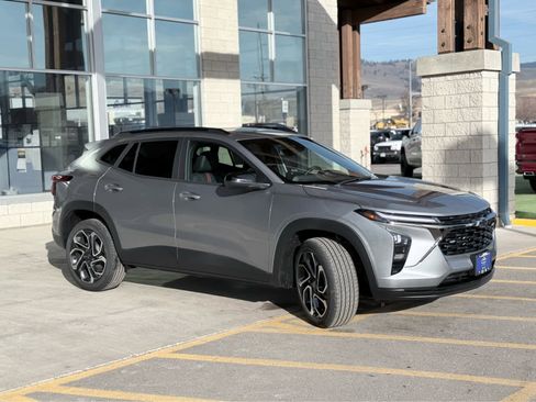 New 2026 Chevrolet Trax RS w/ Driver Confidence Package image 2