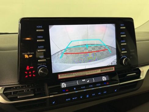 Used 2024 Toyota Sienna XLE FWD image 22