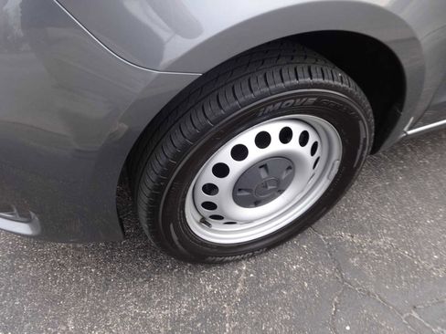 Used 2021 Mercedes-Benz Metris image 4