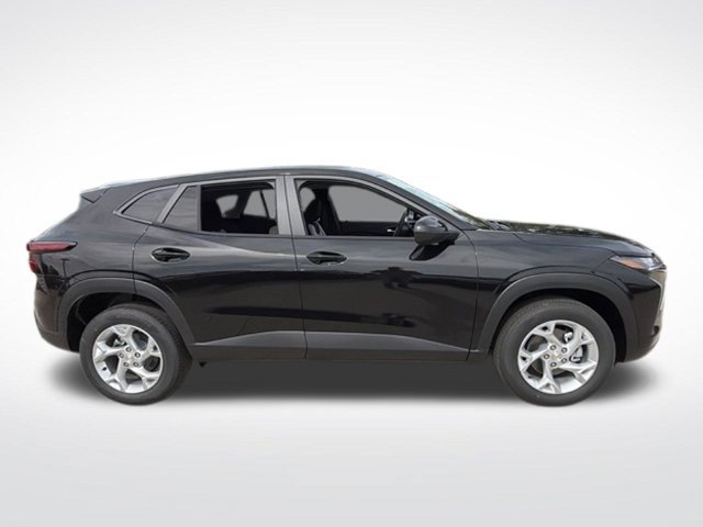 New 2026 Chevrolet Trax LS w/ LS Convenience Package FWD image 27