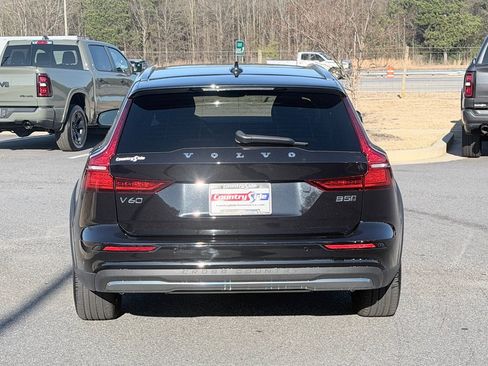 Used 2025 Volvo V60 B5 Cross Country Plus image 8