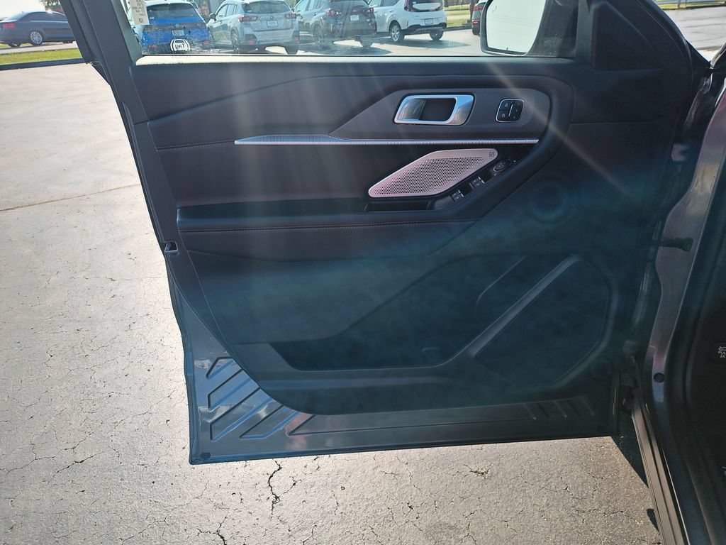 Used 2025 Ford Explorer ST AWD/4WD image 12