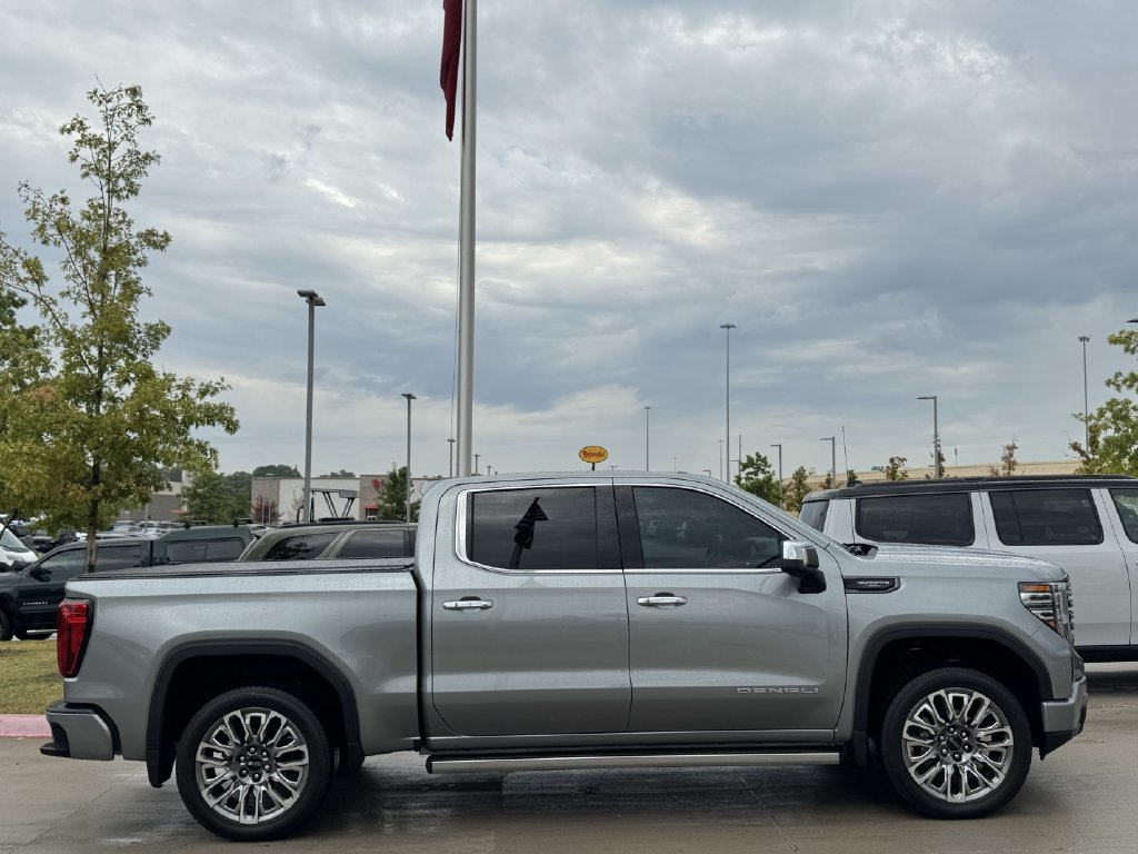Used 2026 GMC Sierra 1500 Denali Ultimate AWD/4WD image 3