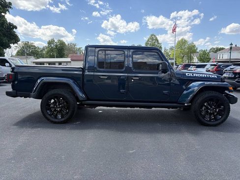 Used 2025 Jeep Gladiator Sport AWD/4WD image 4