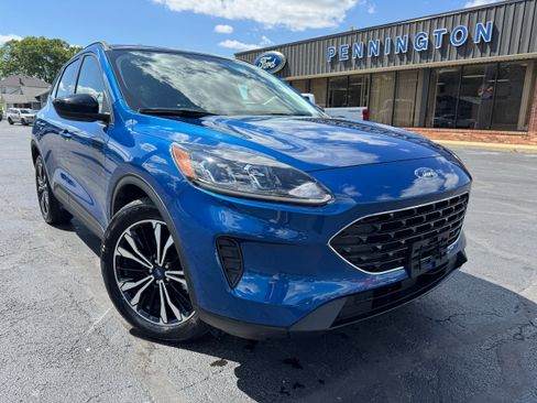 Used 2022 Ford Escape SE w/ SE Sport Appearance Package FWD image 1