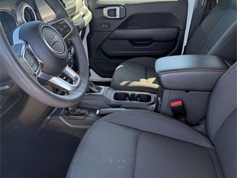 Used 2023 Jeep Wrangler Sahara image 10