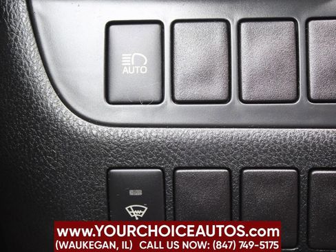 Used 2019 Toyota Highlander AWD V6 image 32