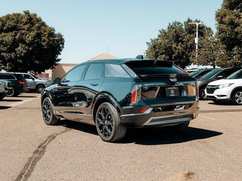 Used 2025 Cadillac Optiq Sport 1 w/ LPO, ONYX Package AWD/4WD image 5