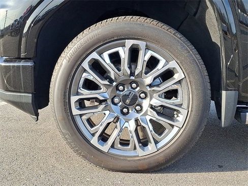 Used 2024 GMC Sierra 1500 Denali Ultimate image 8