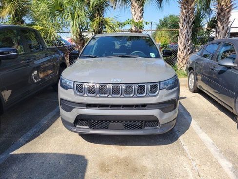 Used 2023 Jeep Compass Sport AWD/4WD image 2