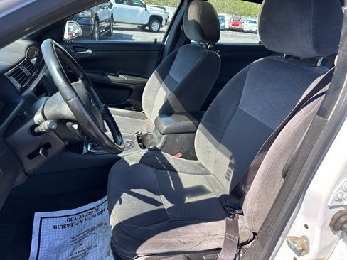 Used 2014 Chevrolet Impala LT w/ LT Sunroof Package FWD image 9