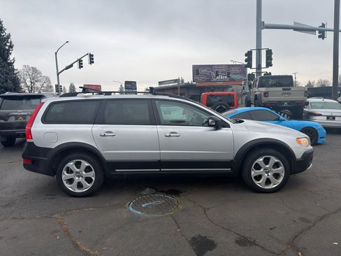 Used 2016 Volvo XC70 T5 Premier w/ Proximity Package image 7