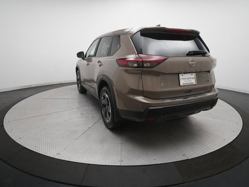 Certified 2025 Nissan Rogue SV image 34