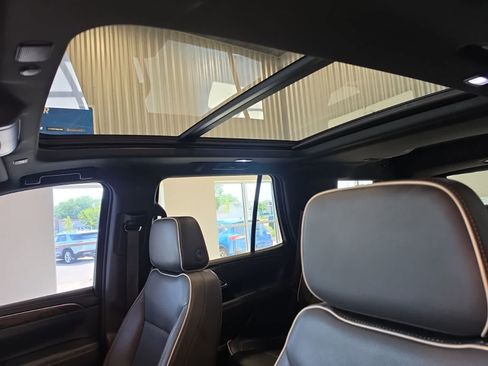 Used 2023 Chevrolet Tahoe Premier AWD/4WD image 15