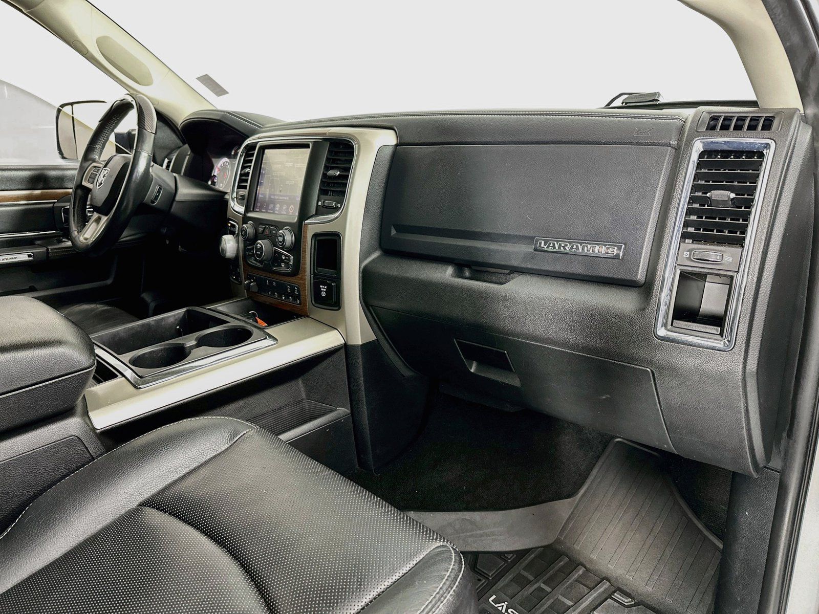 Used 2015 RAM 1500 Laramie w/ Convenience Group AWD/4WD image 32