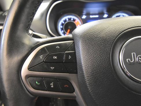 Used 2019 Jeep Cherokee Limited AWD/4WD image 28