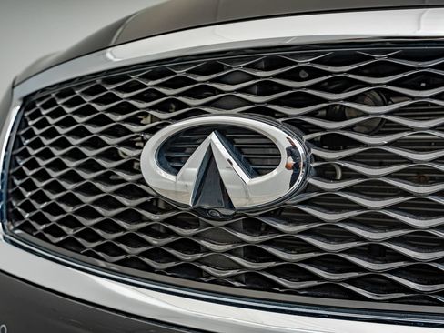 Used 2017 INFINITI QX80 4WD w/ Driver Assistance Package image 12
