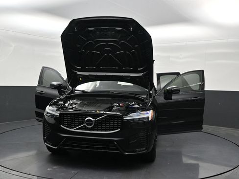 Certified 2024 Volvo XC60 B5 Plus w/ Protection Package Premier AWD/4WD image 40
