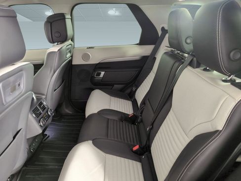 Certified 2025 Land Rover Discovery Dynamic SE image 21