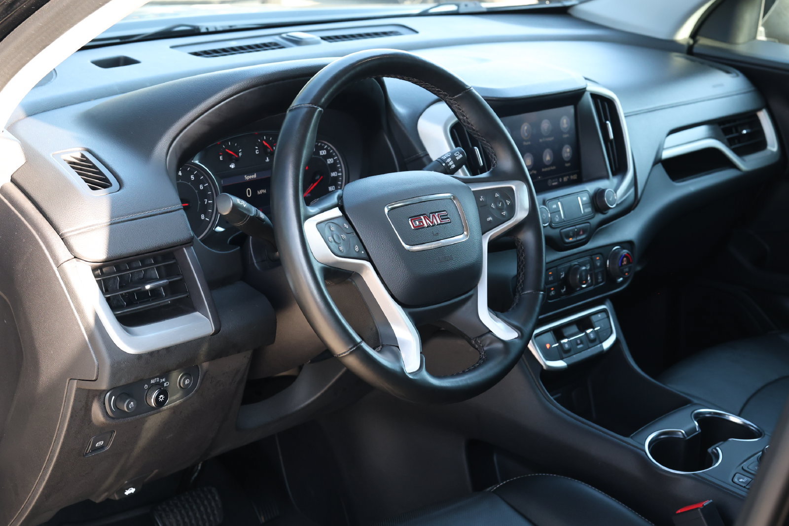 Used 2024 GMC Terrain SLT AWD/4WD image 13