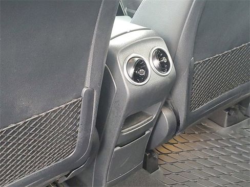 Used 2021 Mercedes-Benz GLB 250 4MATIC image 11