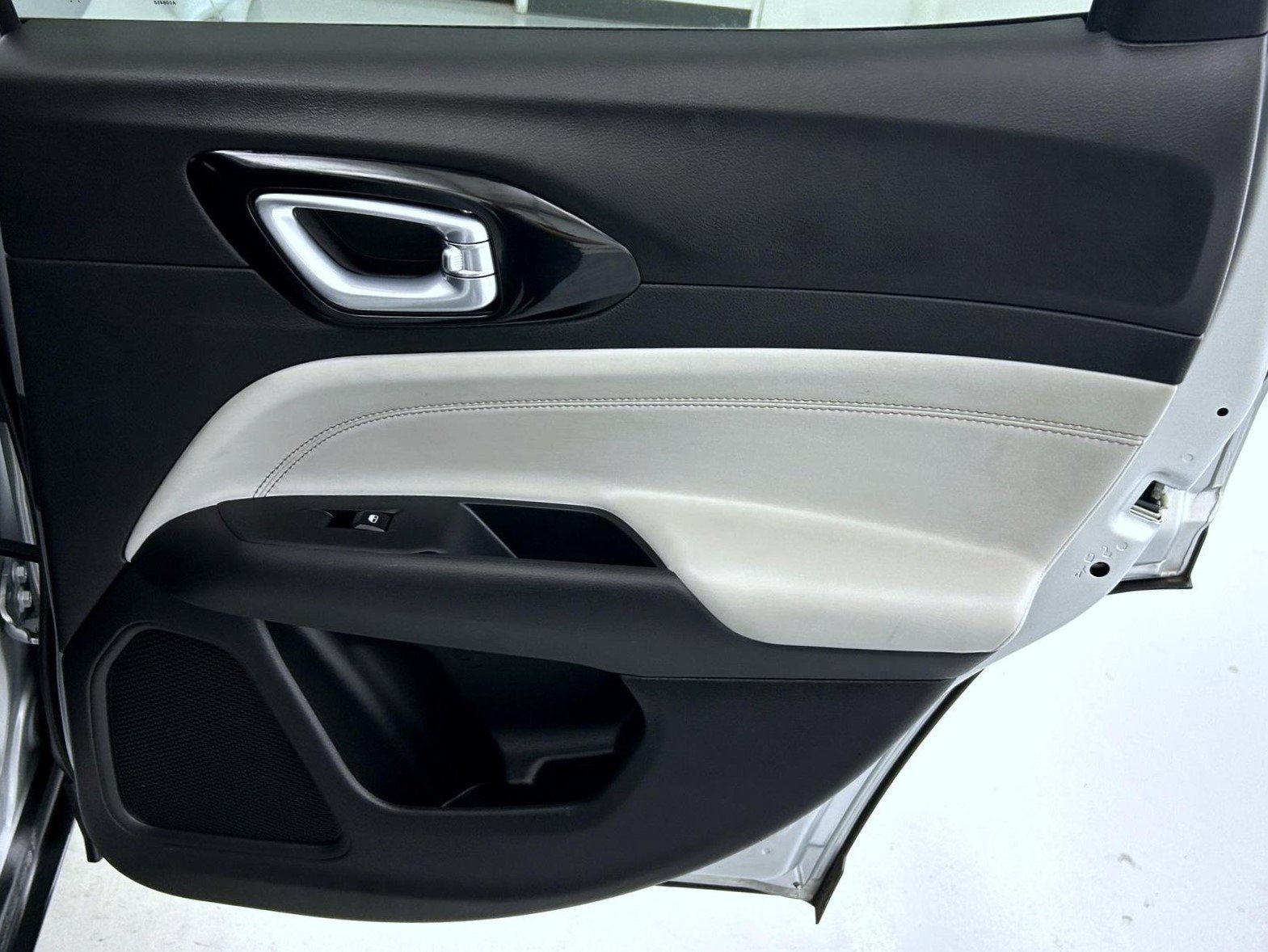 Certified 2025 Jeep Compass Limited AWD/4WD image 17