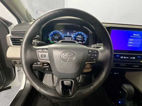 Used 2025 Toyota Camry XLE FWD image 16