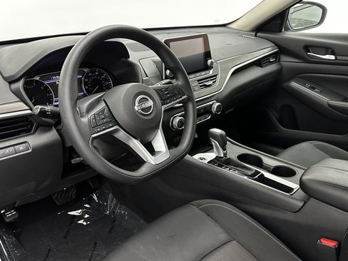 Used 2025 Nissan Altima 2.5 SV image 8