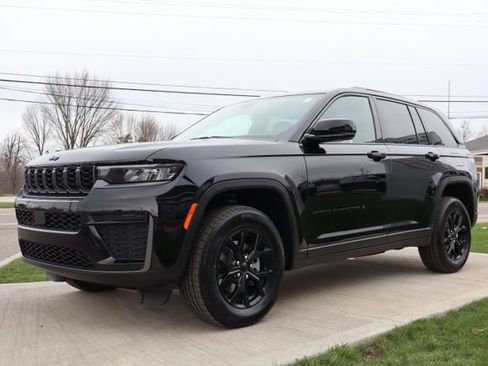 New 2026 Jeep Grand Cherokee Altitude AWD/4WD image 8
