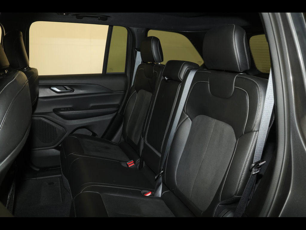 Certified 2024 Jeep Grand Cherokee Altitude AWD/4WD image 28