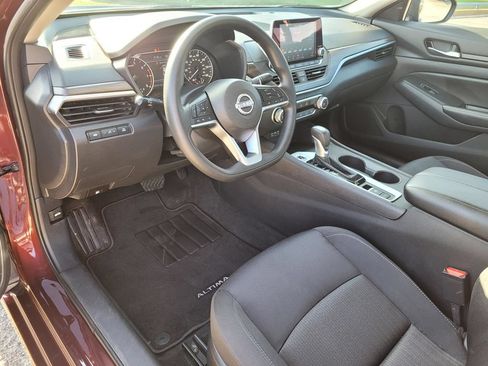 Used 2025 Nissan Altima 2.5 SV AWD/4WD image 2