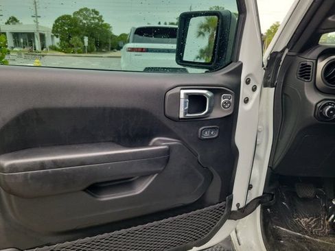 Used 2021 Jeep Wrangler Sport AWD/4WD image 17