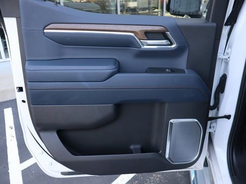 Used 2023 Chevrolet Silverado 1500 High Country w/ Z71 Off-Road Package image 28