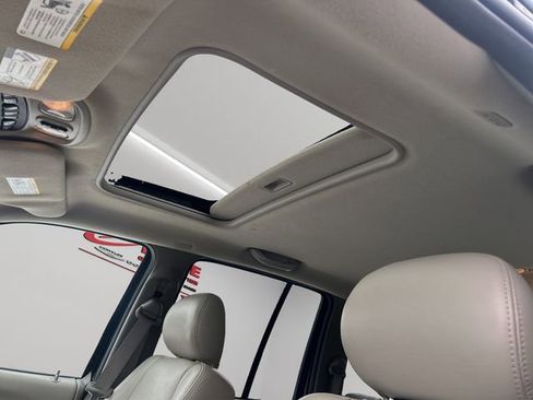 Used 2005 Jeep Liberty Limited image 26