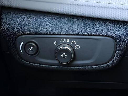 Used 2024 Chevrolet TrailBlazer LT w/ Convenience Package FWD image 19