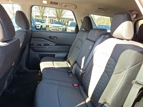 Used 2025 Nissan Pathfinder SV image 20