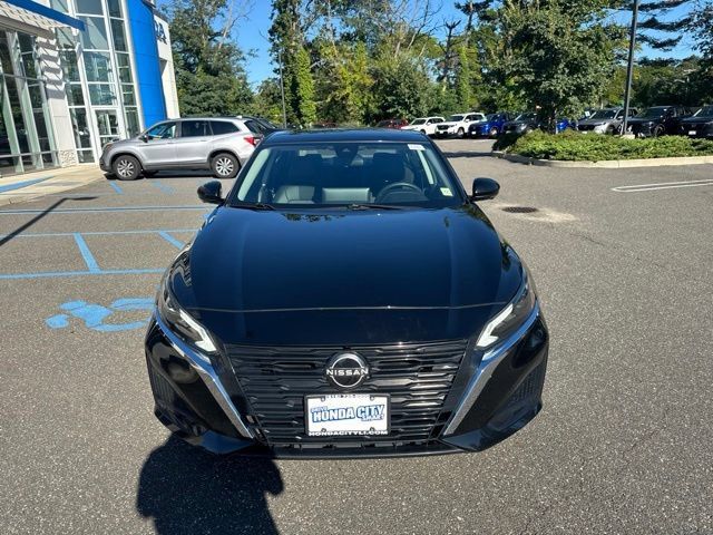 Used 2024 Nissan Altima 2.5 SL FWD image 3
