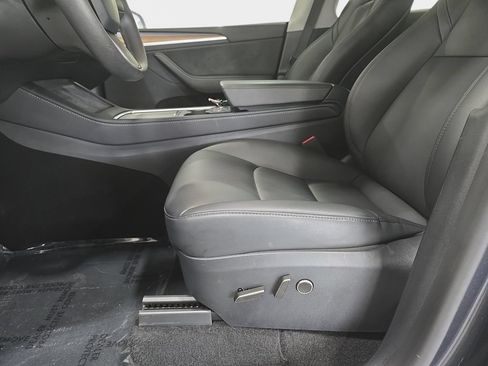 Used 2025 Tesla Model Y Long Range RWD image 23