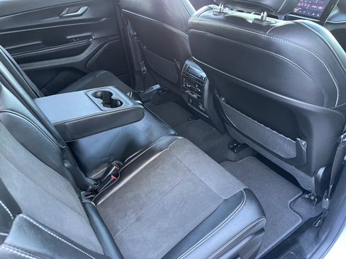 New 2025 Jeep Grand Cherokee L Laredo image 25