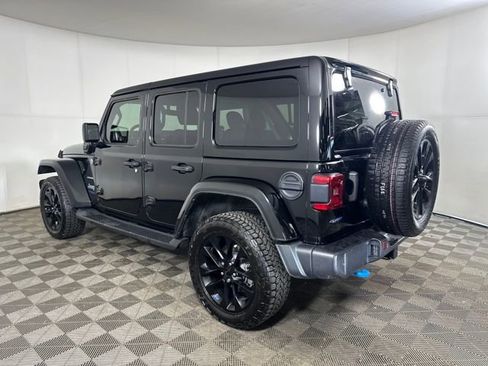 Used 2022 Jeep Wrangler Unlimited Sahara w/ Dual Top Group image 5
