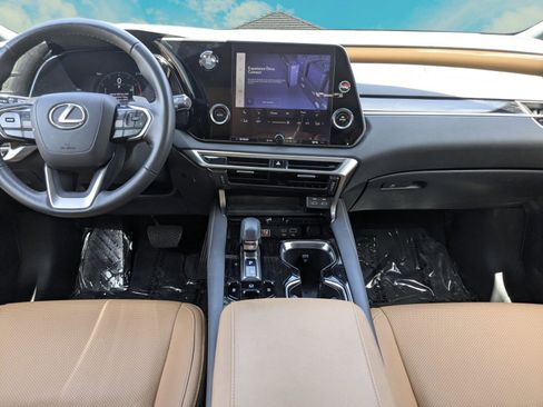 Used 2025 Lexus RX 350 FWD w/ Technology Package image 18